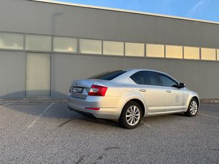 Skoda Octavia 2017-thumb-1