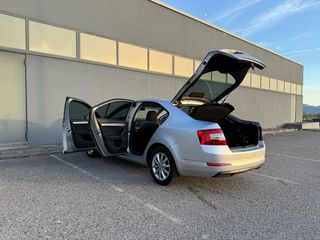 Skoda Octavia 2017-thumb-5
