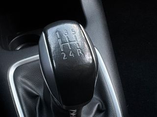 Citroen C3 2017 1.2 PURETECH SHINE-thumb-32