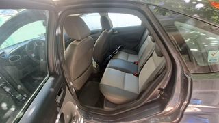Ford Focus 2010-thumb-4