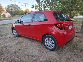 Toyota Yaris 2015-thumb-5