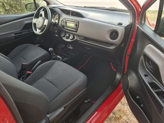 Toyota Yaris 2015-thumb-6