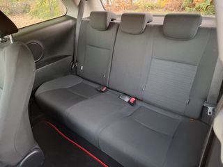 Toyota Yaris 2015-thumb-8