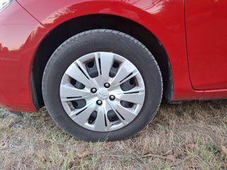Toyota Yaris 2015-thumb-10