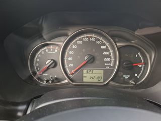 Toyota Yaris 2015-thumb-11