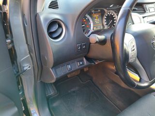 Nissan Navara 2021 NP300-thumb-18