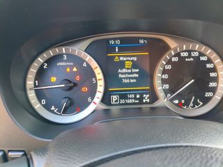 Nissan Navara 2021 NP300-thumb-21
