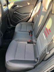 Mercedes-Benz A 180 2018-thumb-10