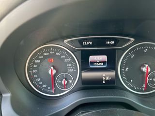Mercedes-Benz A 180 2018-thumb-14