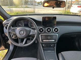 Mercedes-Benz A 180 2018-thumb-15
