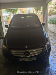 Mercedes-Benz B 180 2013-thumb-1
