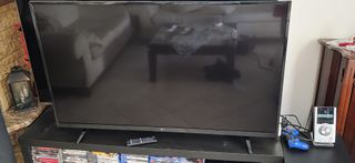 LG 55" UHD SMART TV-thumb-1