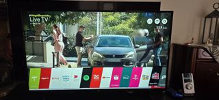 LG 55" UHD SMART TV-thumb-2