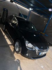 Mazda 2 2015 SKYACTIV-G-thumb-16