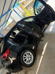 Mazda 2 2015 SKYACTIV-G-thumb-18