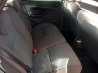 Ford Focus 2006-thumb-11
