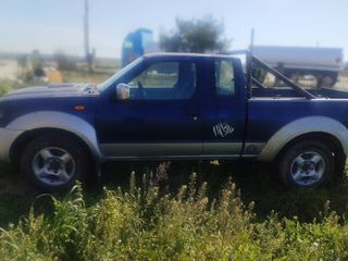 Nissan Navara 2004-thumb-2
