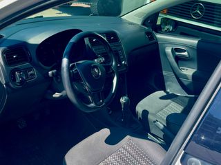 Volkswagen Polo 2016-thumb-12