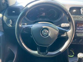 Volkswagen Polo 2016-thumb-13