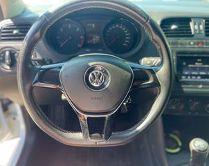 Volkswagen Polo 2016-thumb-15
