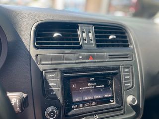 Volkswagen Polo 2016-thumb-18
