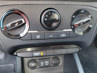 Hyundai i 20 2019 1.2 84hp DISTINCTIVE 76000 ΧΙΛ!!!-thumb-15