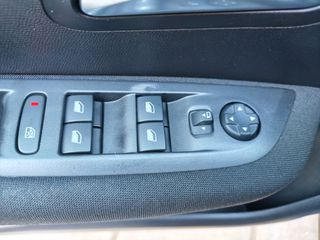 Peugeot 208 2022-thumb-13