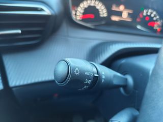 Peugeot 208 2022-thumb-15