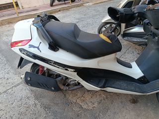 Piaggio XEvo 250 2015-thumb-1
