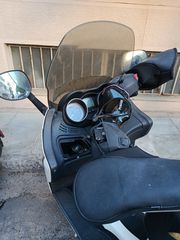 Piaggio XEvo 250 2015-thumb-4