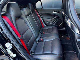 Mercedes-Benz GLA 45AMG 2016-thumb-21