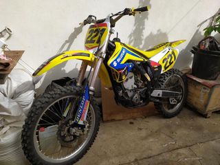 Suzuki RMZ 250 2005 RMZ250-thumb-3