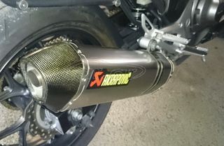 Akrapovic hexagonal titanium carbon cap γνήσια-thumb-1