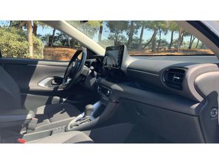 Toyota Yaris 2022 STYLE-thumb-11