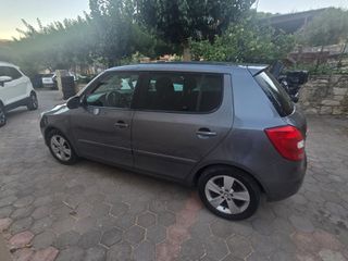 Skoda Fabia 2013-thumb-4