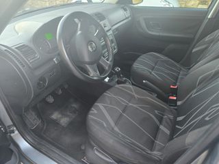 Skoda Fabia 2013-thumb-6