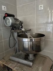 Επαγγελματικός εξοπλισμός πιτσαρίας με ξυλοφουρνου