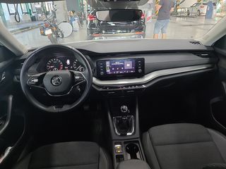 Skoda Octavia 2023 Ambition-thumb-2