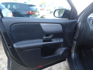 Mercedes-Benz GLA 250 2023 GLA 250E-thumb-10