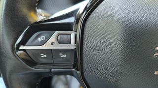 Peugeot 2008 2020 1.2 PURETECH 130 ALLURE-thumb-18