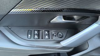 Peugeot 2008 2020 1.2 PURETECH 130 ALLURE-thumb-25