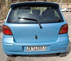 Toyota Yaris 2004-thumb-2