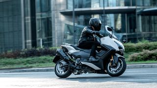 Yamaha TMAX 560 Tech Max 2026 μείον 1.000€ μόνο στο CERAMIC GREY του 26΄"-thumb-2