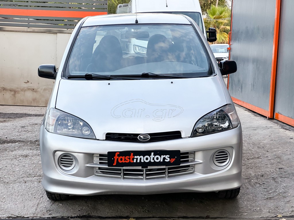 Daihatsu YRV thumbnail 2