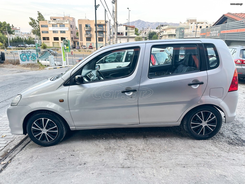 Daihatsu YRV thumbnail 4