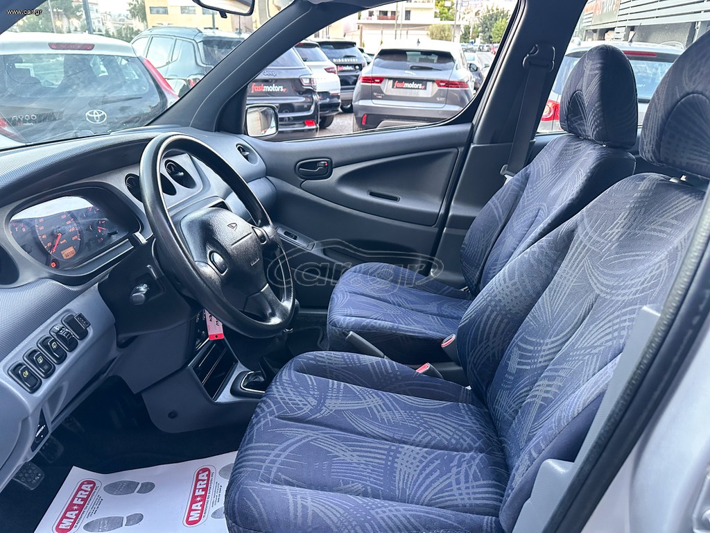 Daihatsu YRV thumbnail 12