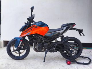 KTM 125 Duke 2025 KTM Duke125 (2025) με 3.660 χλμ-thumb-1