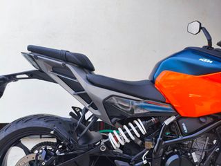 KTM 125 Duke 2025 KTM Duke125 (2025) με 3.660 χλμ-thumb-2