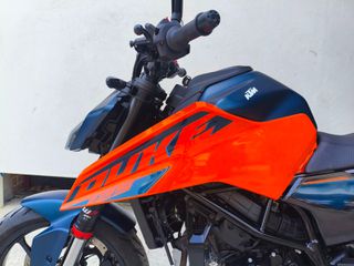 KTM 125 Duke 2025 KTM Duke125 (2025) με 3.660 χλμ-thumb-4