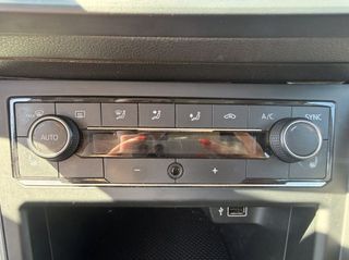 Volkswagen Polo 2017-thumb-19